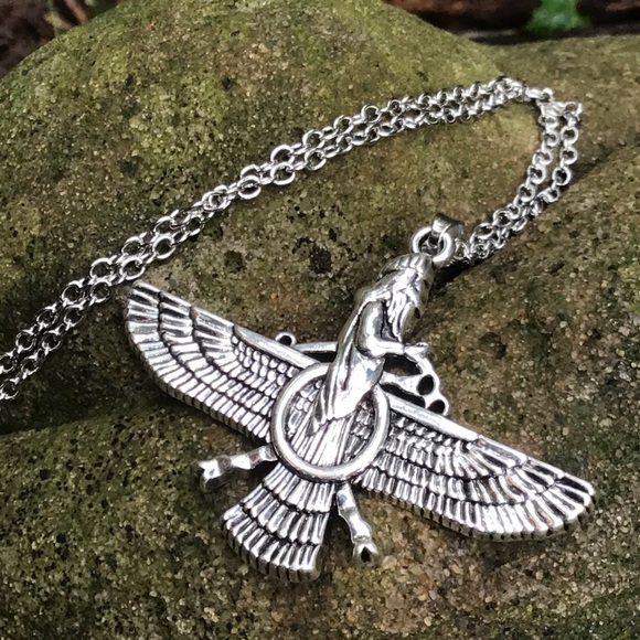 Farvahar Zoroastrian necklace - Picture 1 of 4